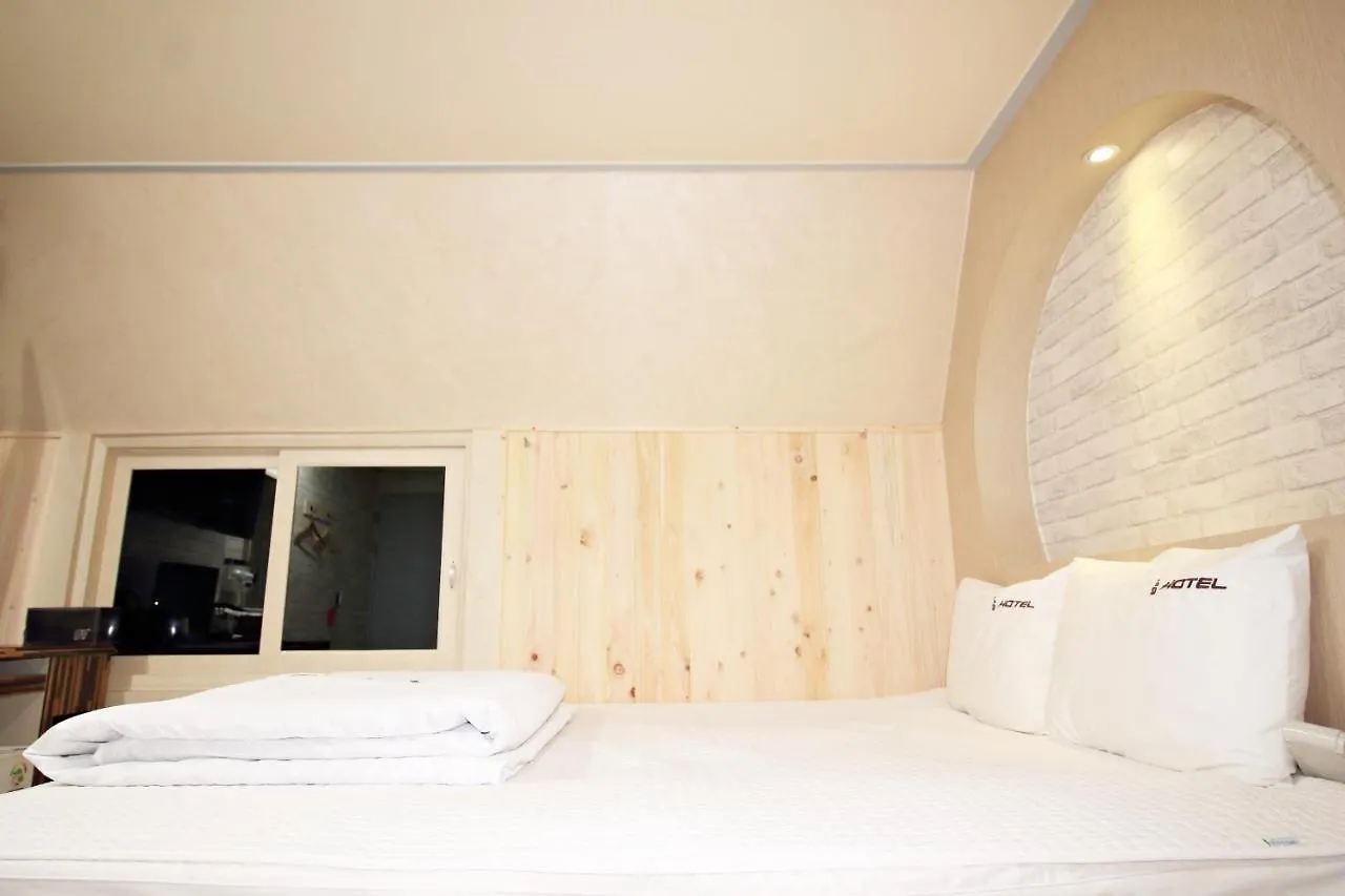 9St Traveltel Otel Busan