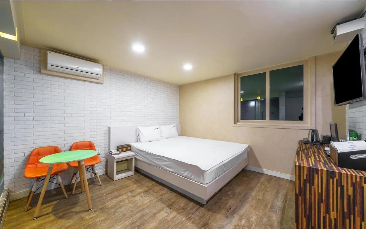 9St Traveltel Otel Busan