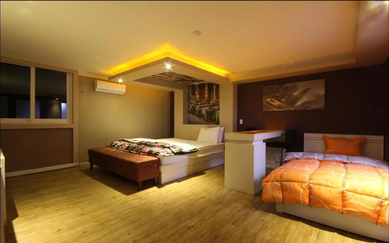 9St Traveltel Otel Busan
