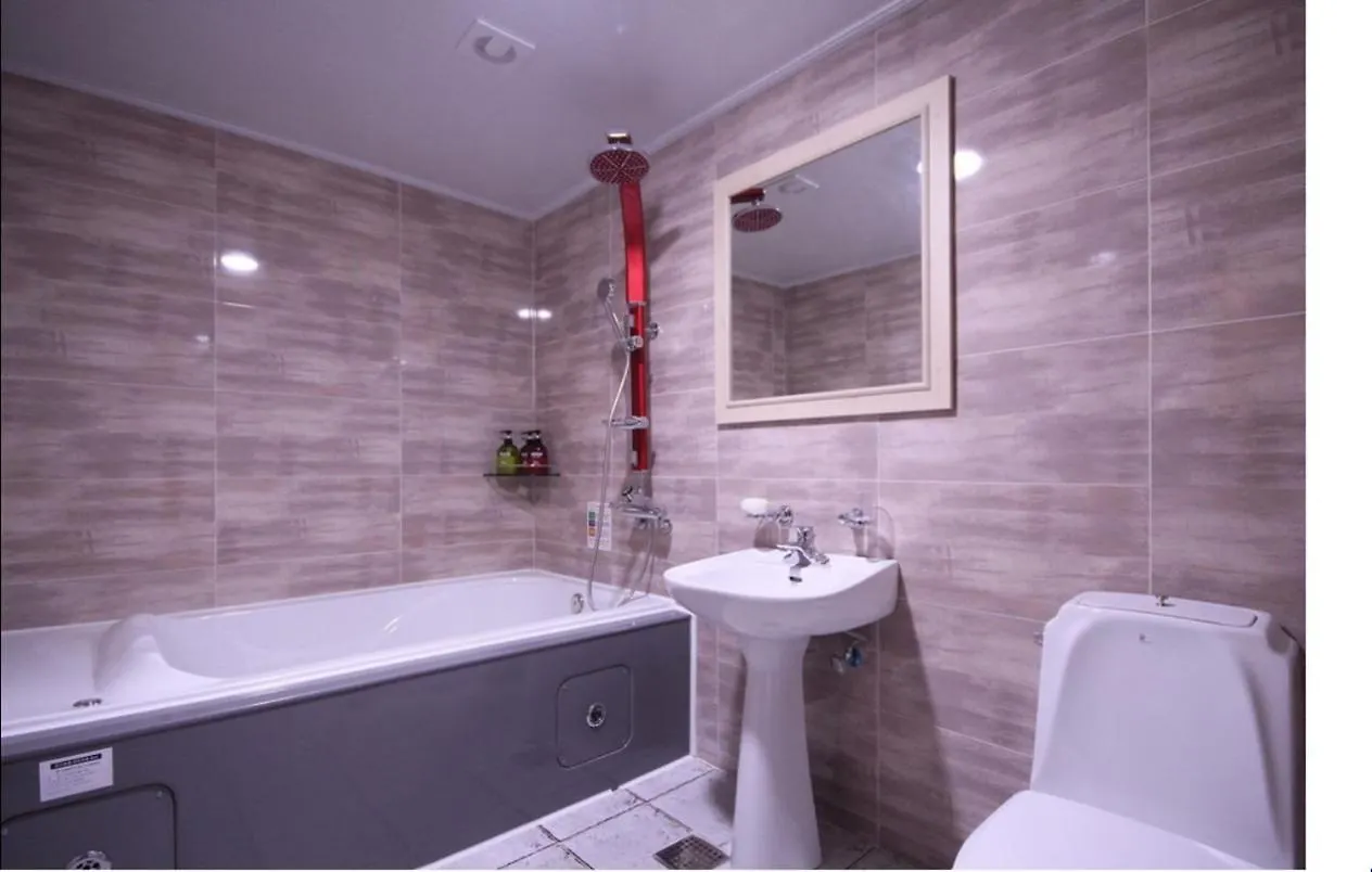 9St Traveltel Otel Busan 2*,