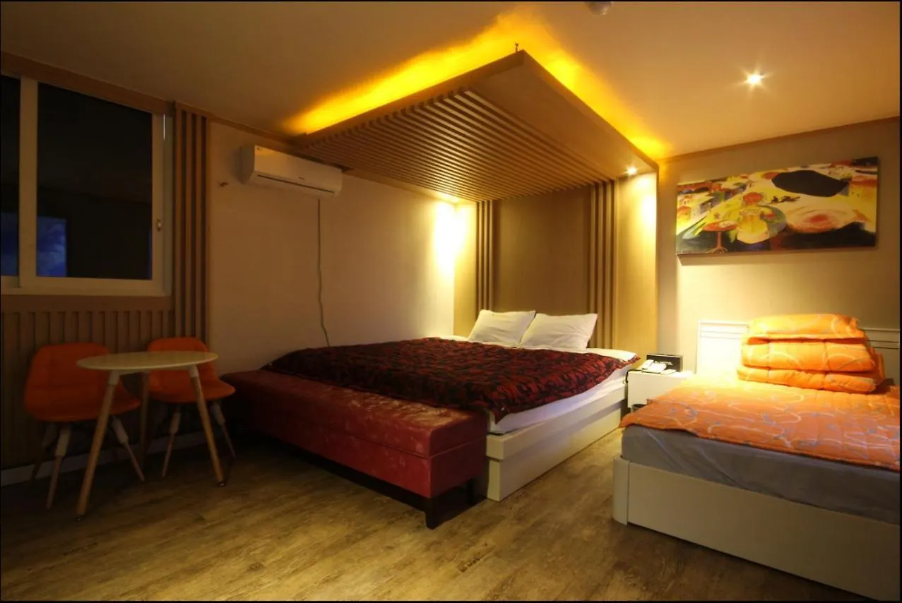 9St Traveltel Otel Busan