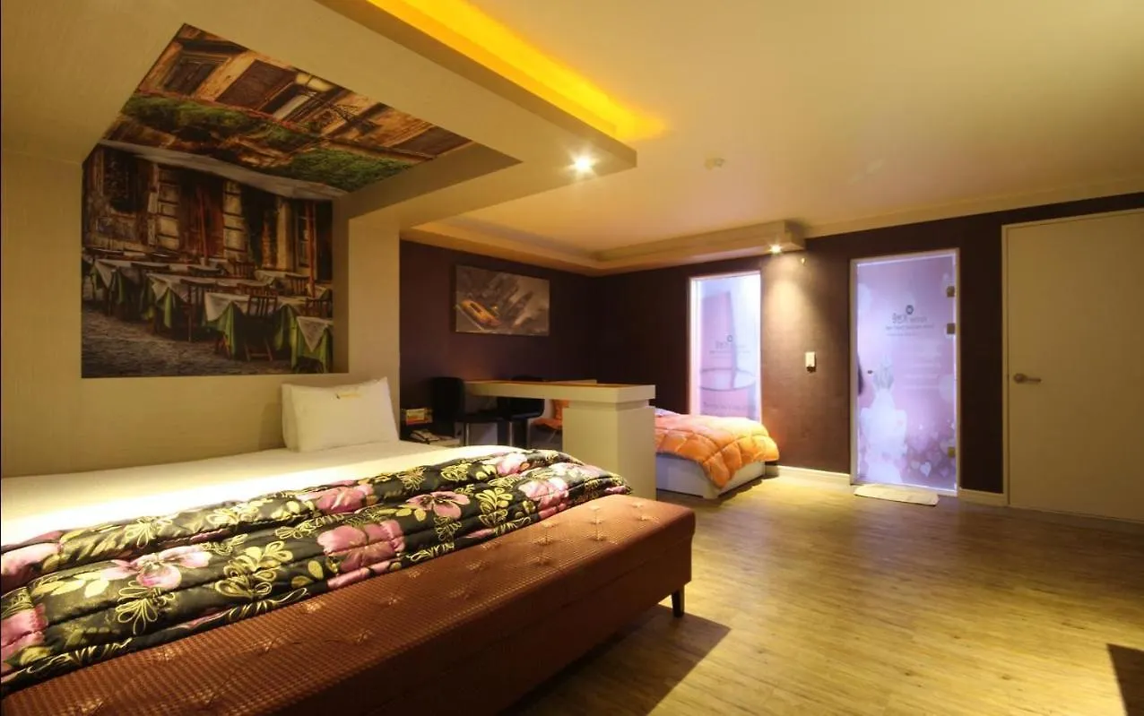 9St Traveltel Otel Busan