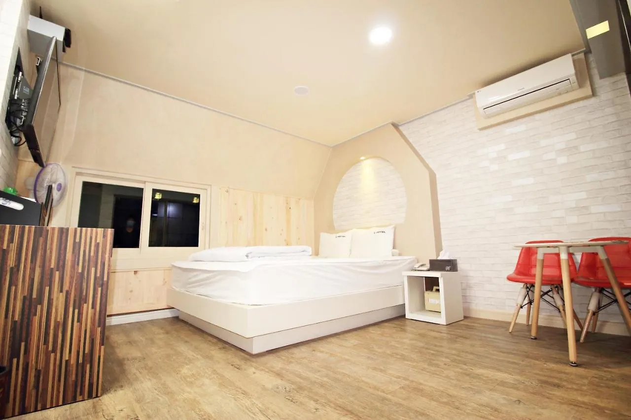 9St Traveltel Otel Busan
