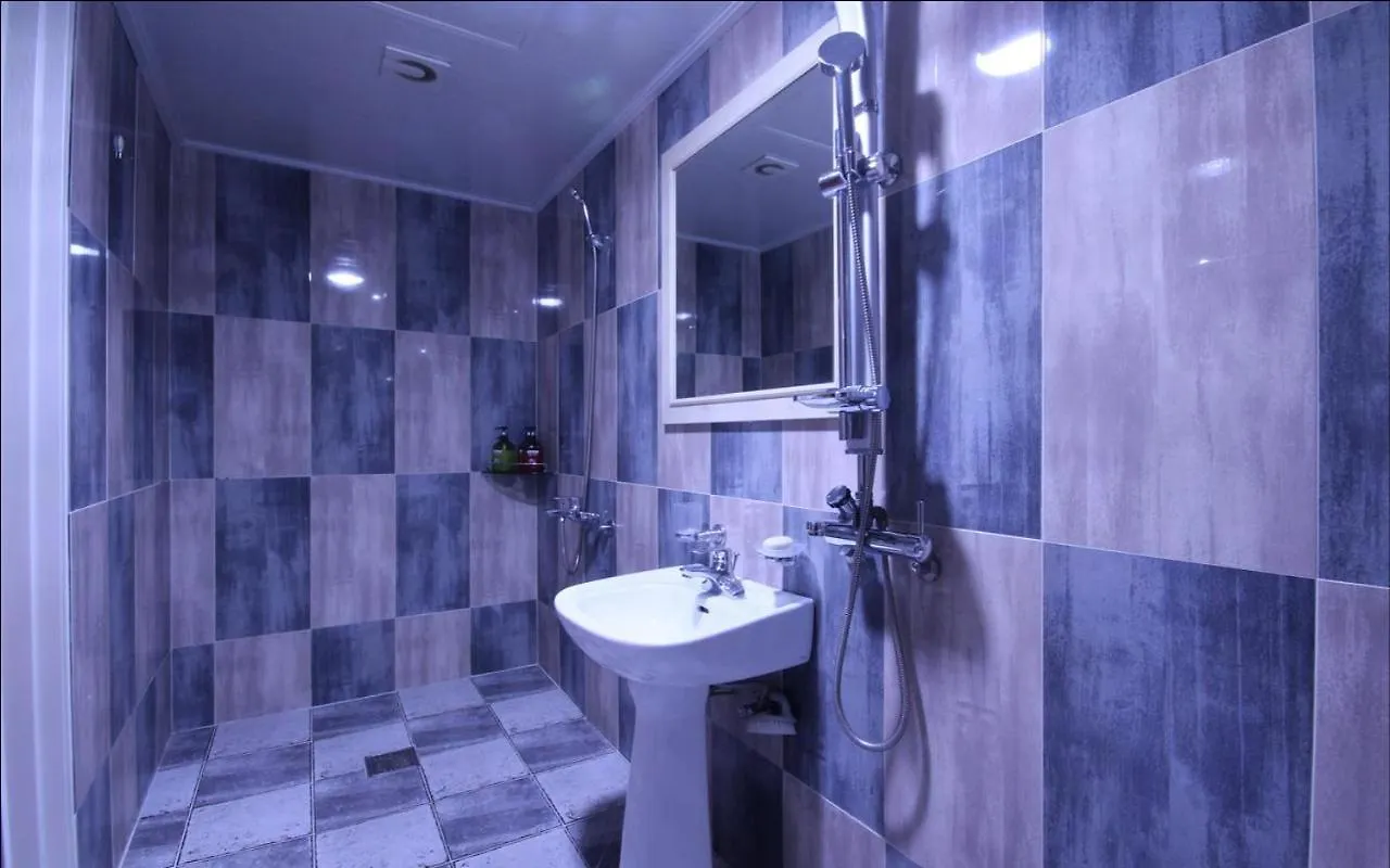 9St Traveltel Otel Busan
