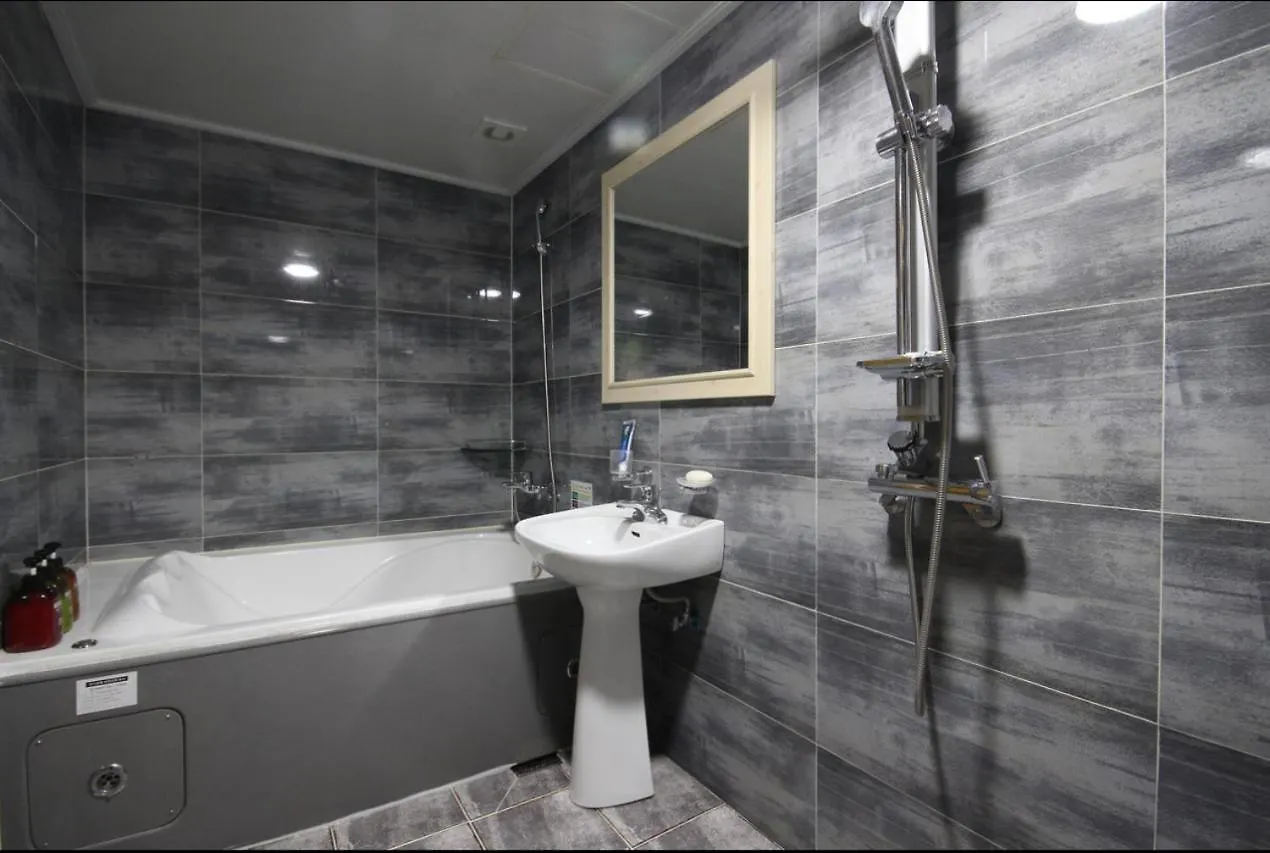 **  9St Traveltel Otel Busan Güney Kore