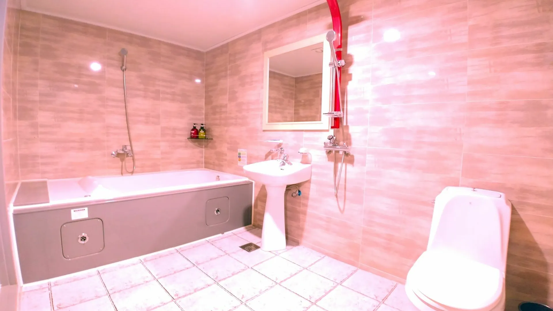 9St Traveltel Otel Busan